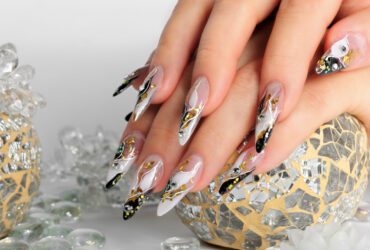 Fingenägel mit Nail Art.