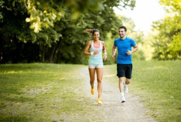 Paar beim Joggen.