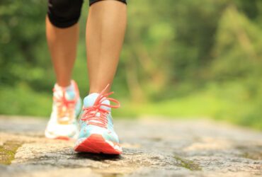 Joggerin trainiert Fitness.