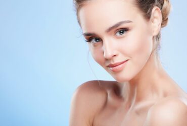 Frau mit Nude-Look