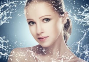 © JenkoAtaman - Fotolia.com Body Splashes können im Sommer wie eine kurze, erfrischende Dusche wirken