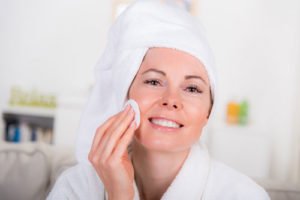 © Picture-Factory - Fotolia.com Mizellen-Lotionen reinigen gründlich und sanft