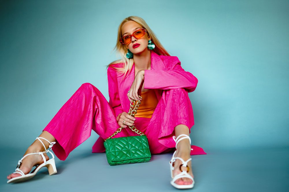 Modetrends 2013 Frau in Neonpinkem Anzug