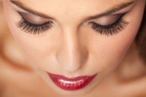 Innovative Mascaras sollen noch mehr aus unseren Wimpern heraus holen