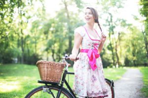 © Peter Atkins - Fotolia.com Dirndl gehen durchaus auch in der modernen Variante