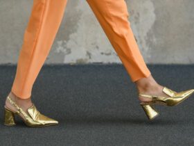 Goldene Schuhe passen zu fast allen Farben.
