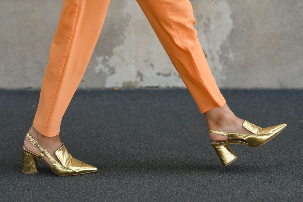 Modetrend goldene Schuhe Goldene Schuhe passen zu fast allen Farben.