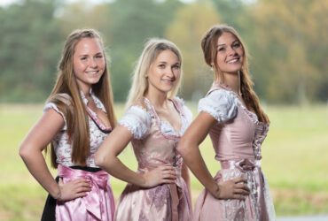 Damen im Dirndl