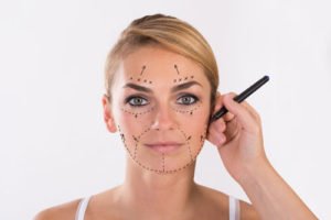 © Andrey Popov - Fotolia.com Bei einem Lifting kann man auch nur einzelne Partien anheben