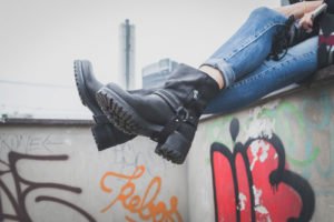 © tinx - Fotolia.com Derbe Biker Boots begleiten uns auch durch diese Saison