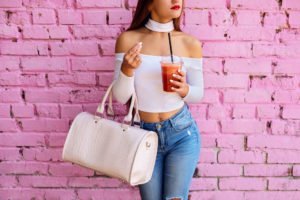 © visoook - Fotolia.com Crop Top kombinieren
