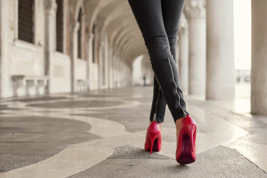 High Heels Mit diesen 10 Tipps lernst Du auf hohen Schuhen zu laufen