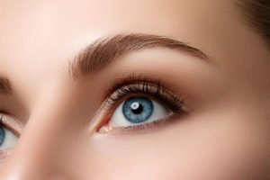 © morganka - Fotolia.com Wimpernserum selber machen - Zutaten und Anwendung der Wimpernpflege