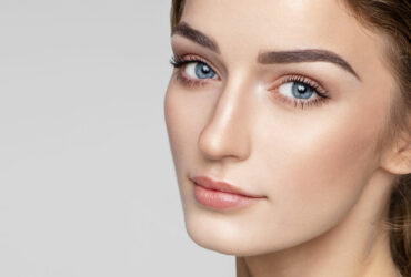 Frau mit No-Make-up-Look