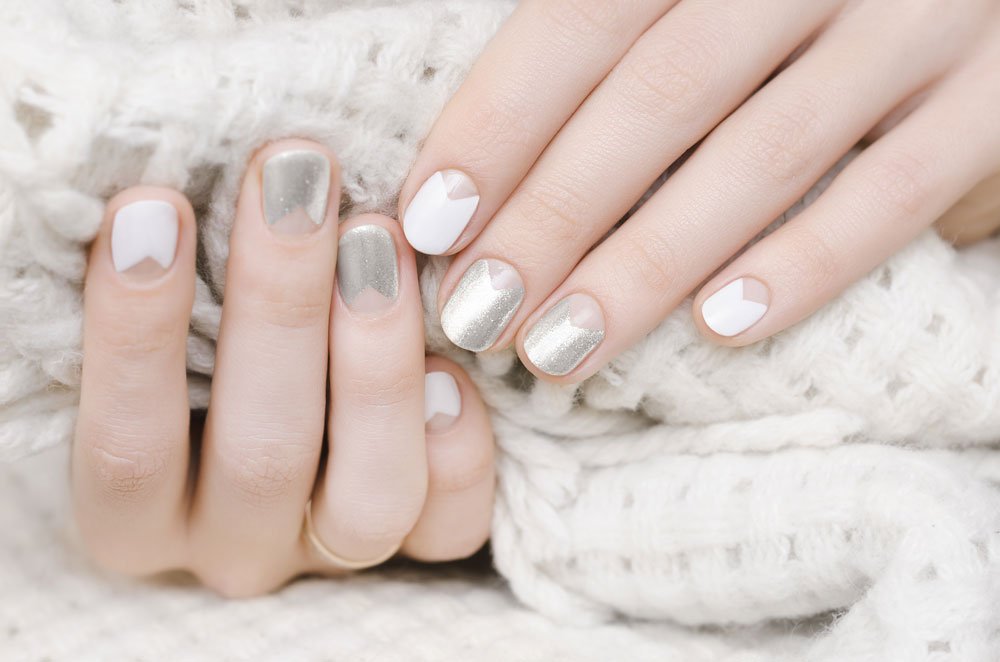 Cut Out Nails weiß silber
