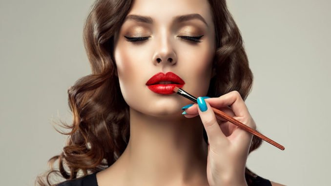 Lippenstift länger haltbar machen