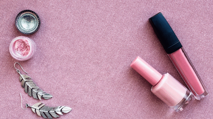 Nagellack aus Lidschatten selber machen