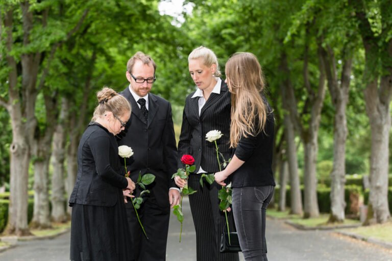 Kleidung zur Beerdigung Tipps für angemessene Trauerkleidung