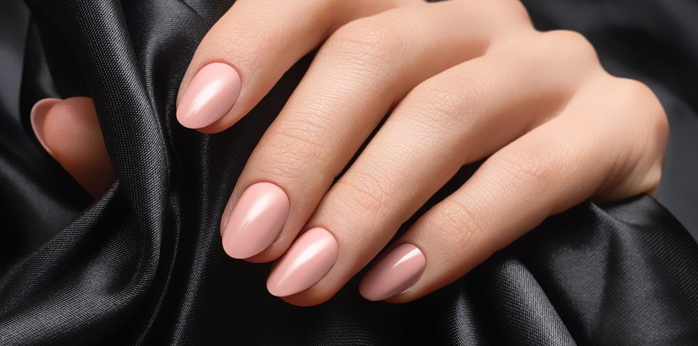 Einige Nagellacke lassen die Haut gebräunter wirken Nagellack für gebräunter aussehende Haut