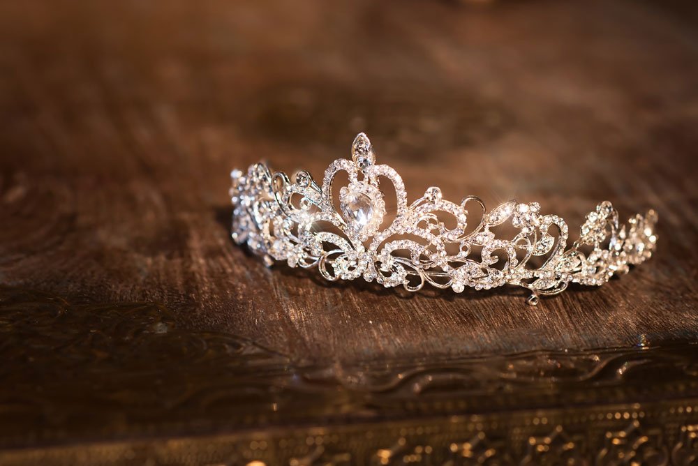 Diadem für eine Braut mit Glatze