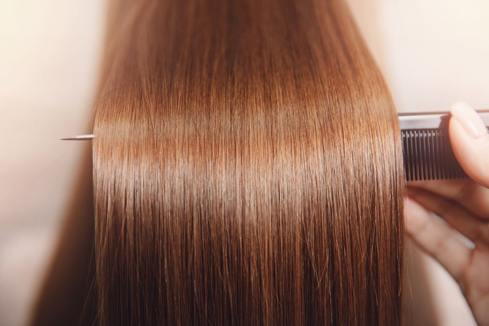 Ein Rotstich lässt sich mit einigen Hausmitteln wieder entfernen Braune Haare mit Rotstich