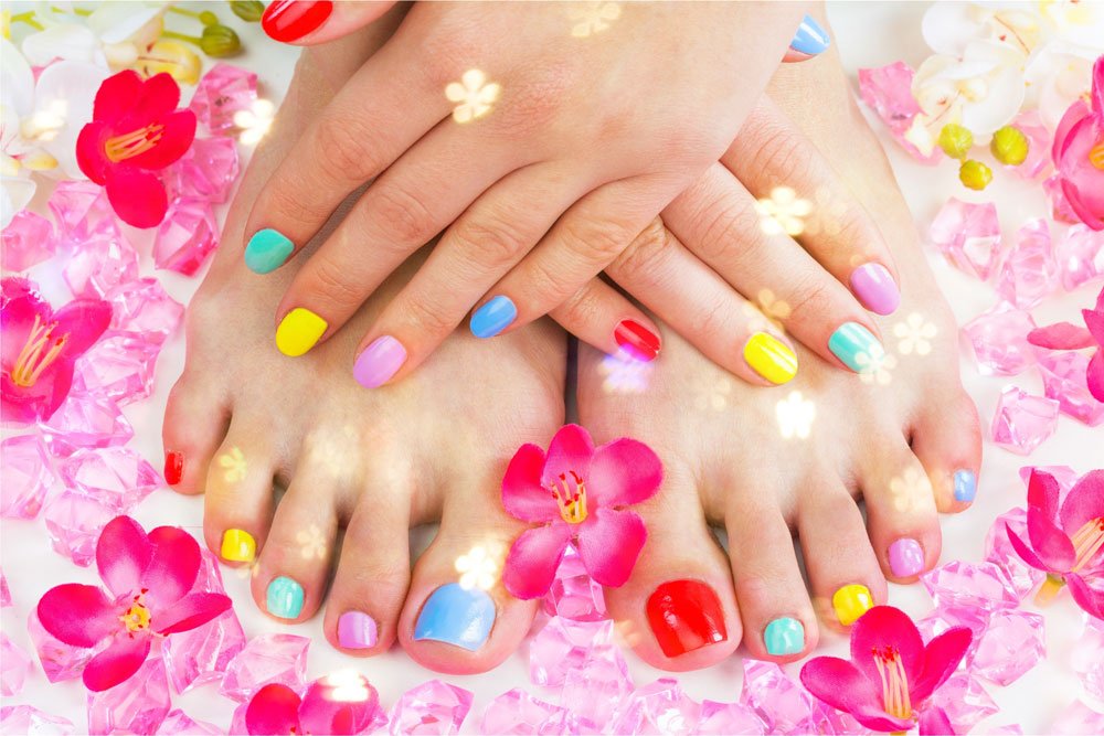 Nägel im Design des Regenbogens Rainbow Nails