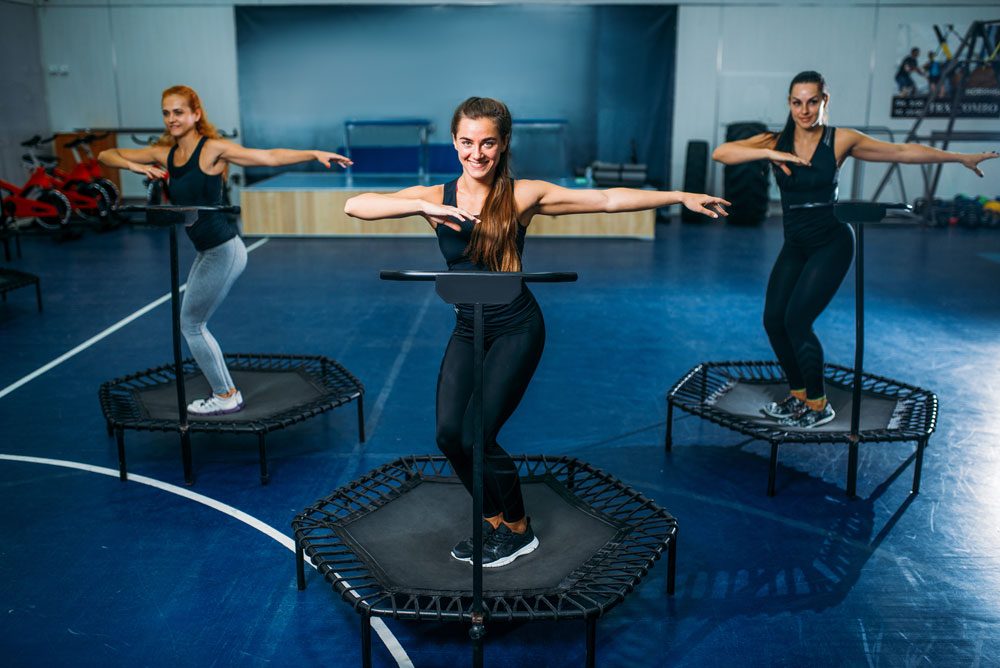 Twist-Übung auf dem Trampolin