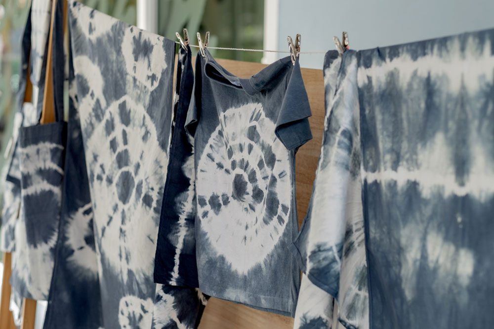 Gebleichte Kleidung mit Muster Kleidung bleichen